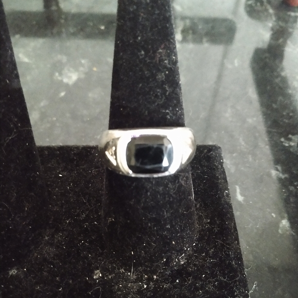 Men's 10kt white gold, black onyx, diamond ring - Picture 2 of 4